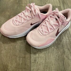 Nike Women's Legend Essential 3 Coral Pink Running Shoes Size 6.5